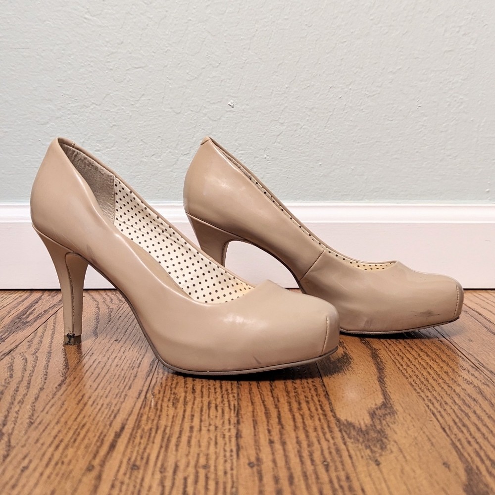 Nude Patent Leather Pumps Size 6